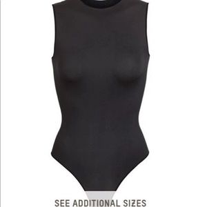 SKIMS XXS/XS Essential Crew Neck Sleeveles Bodysuit Onyx